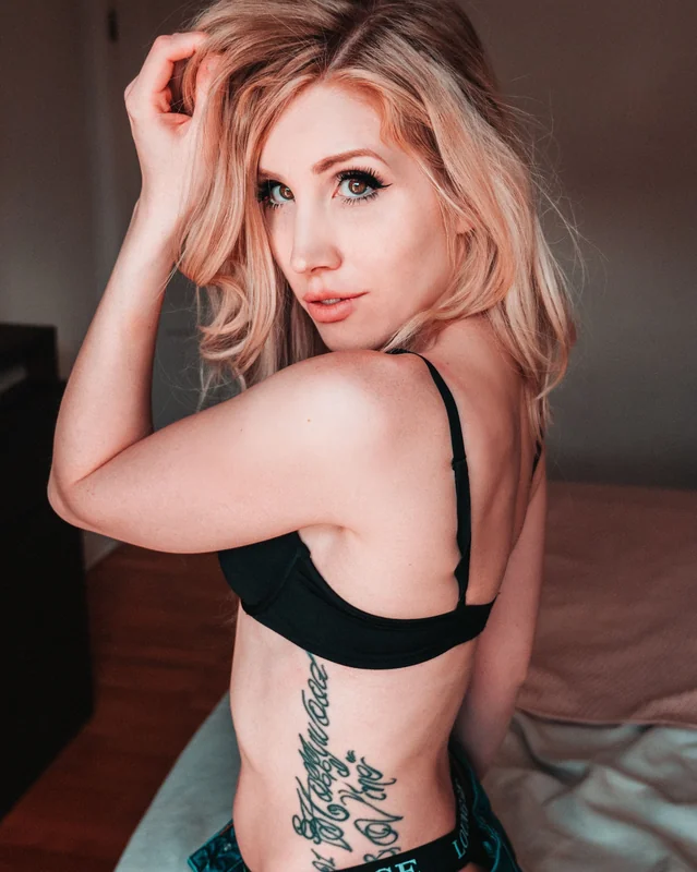 Scoopcake OnlyFans Nylon Fetish Model