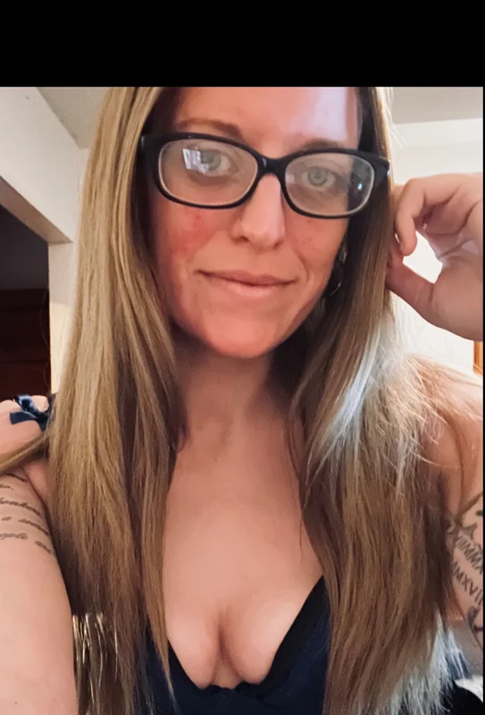 Netsirkulicious OnlyFans creator with glasses