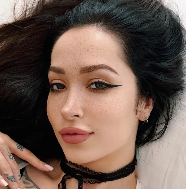 Shameless SG OnlyFans alternative girl with tattoos