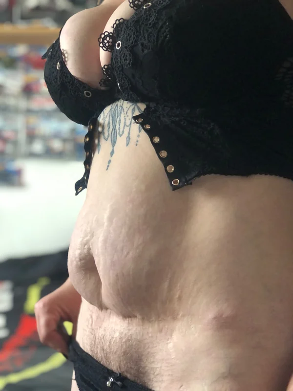 Shellt32 OnlyFans creator with curves