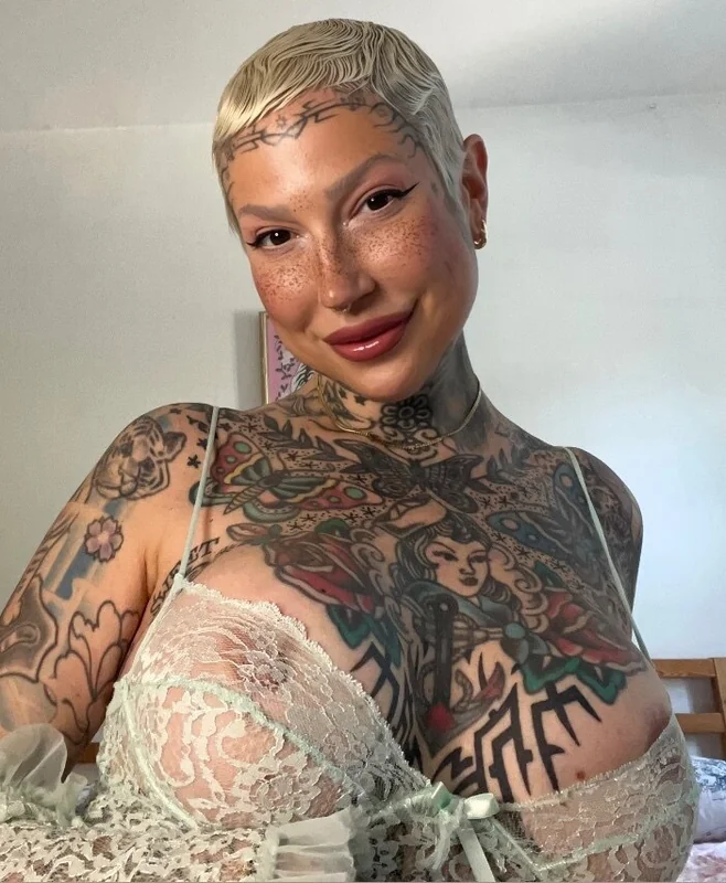 Shipspassinginthenight OnlyFans creator with exclusive content.