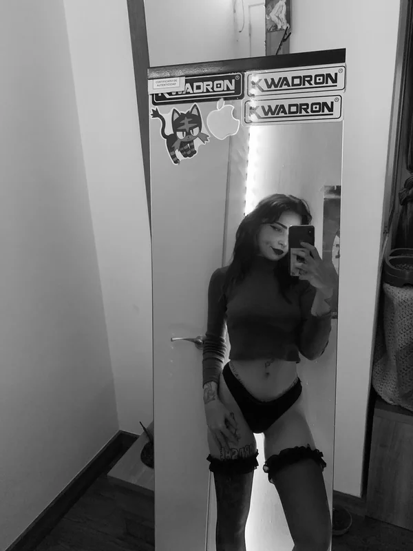 Shizune24 OnlyFans creator with enticing content