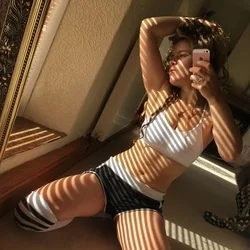 Silk OnlyFans creator with creative modeling