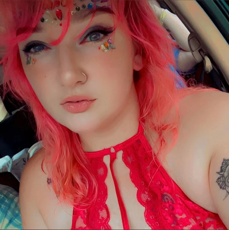 Siren OnlyFans creator with custom content