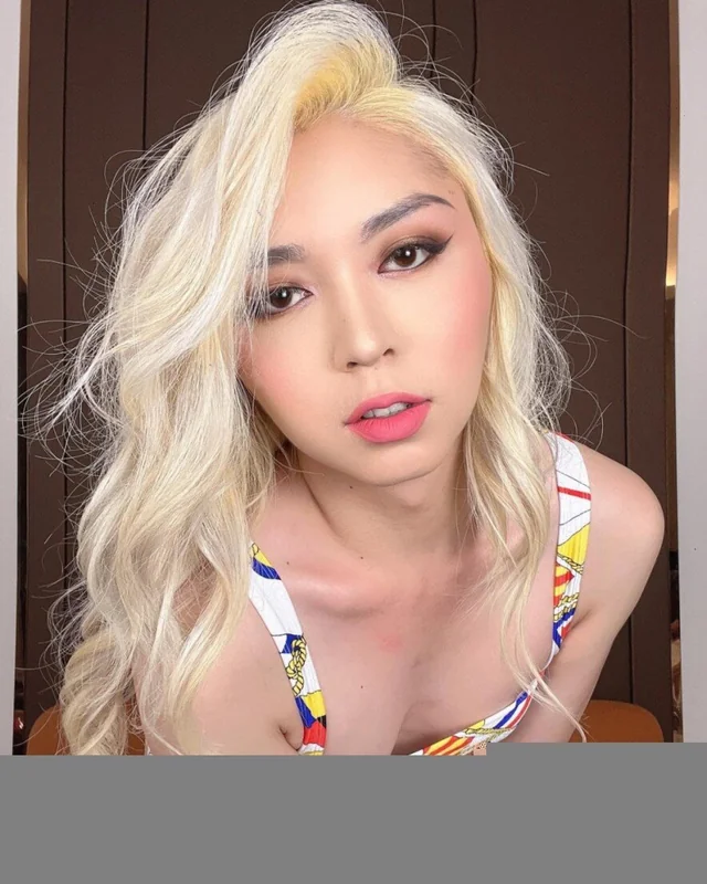 Sisdon OnlyFans creator with engaging content