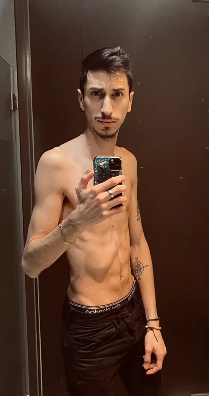Slim OnlyFans creator from Barcelona with daily content.