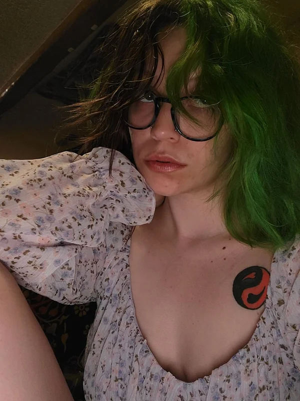 Sliyfoxiy OnlyFans creator with wild content