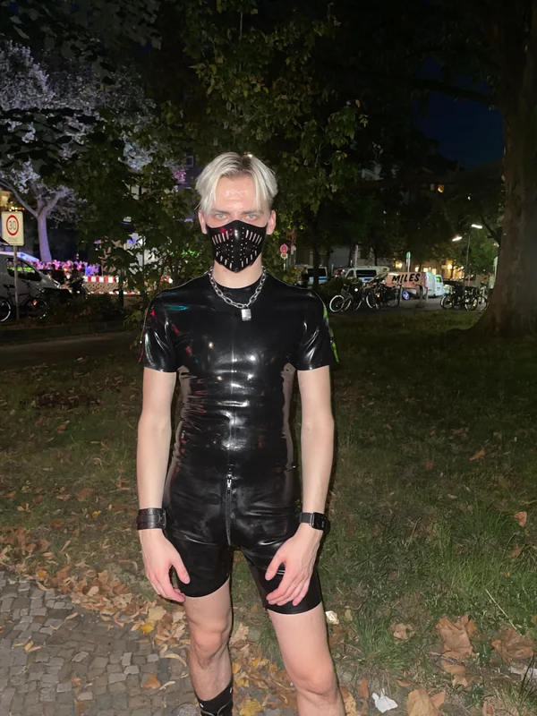 Snelak OnlyFans creator with a focus on kink