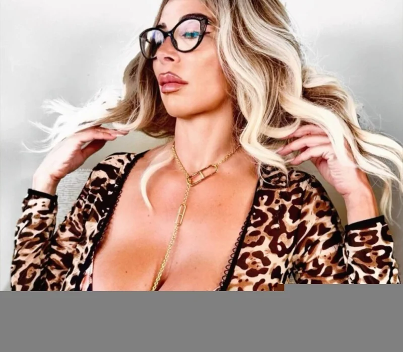 Sonia Grey VIP OnlyFans exclusive content creator