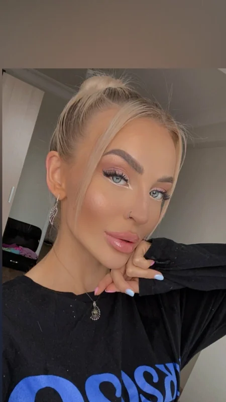sophie OnlyFans creator with engaging personality