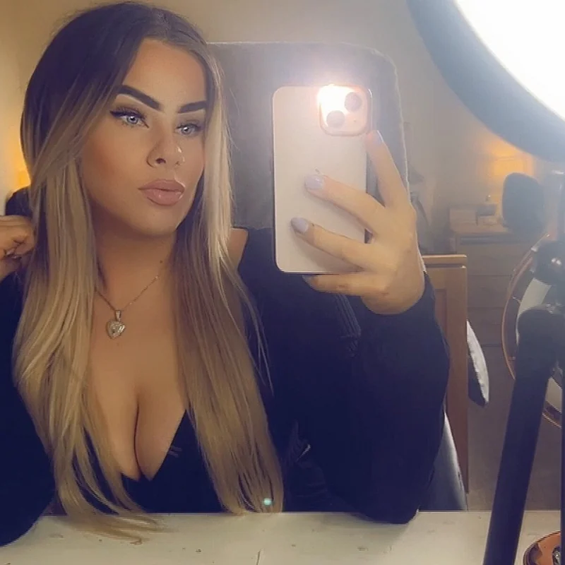 Sophie-x OnlyFans exclusive content creator
