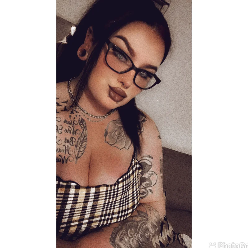 Sophieskyes OnlyFans creator from the UK