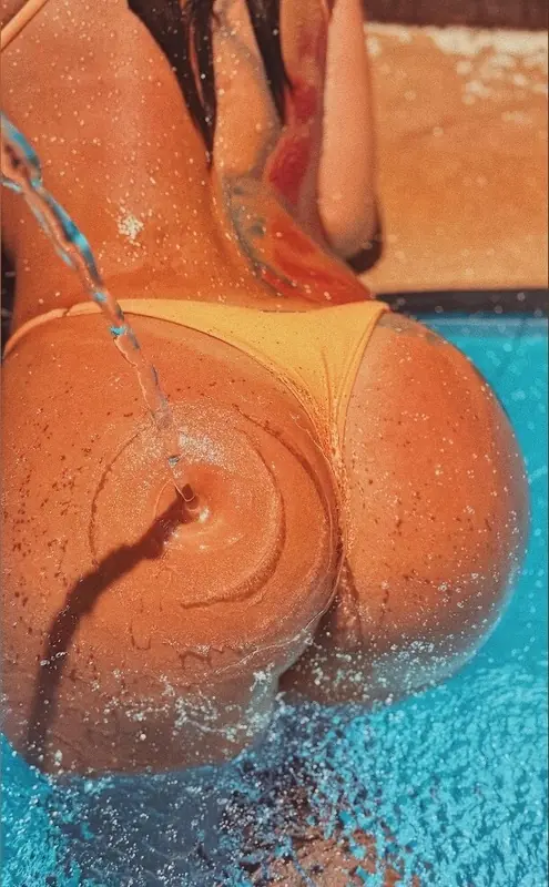 srnxxx OnlyFans creator sharing sexy content