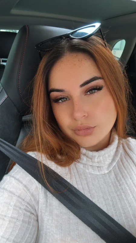 Ainhoeta OnlyFans creator with exclusive content