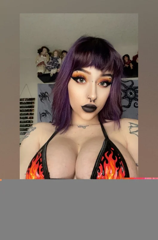 Stepsislilli OnlyFans goth mommy