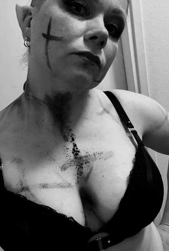 Silvara OnlyFans creator with adventurous content