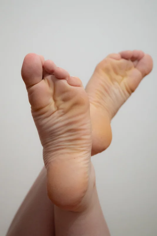 sugarfeethoneey OnlyFans creator showcasing feet