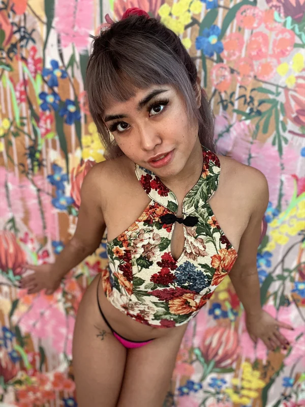 Suraraya OnlyFans Creator with exclusive content