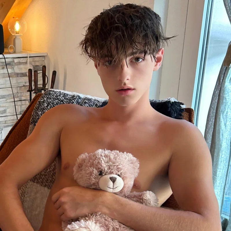 svandylove OnlyFans couple with playful energy