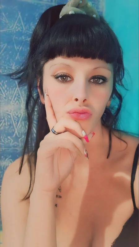 sweet_queenhotxxx OnlyFans profile with exclusive content