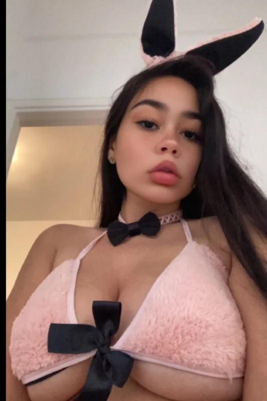Sweet Selene OnlyFans creator with naughty content