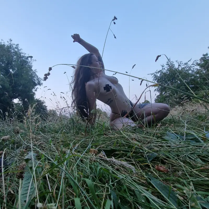 Sxrchxh OnlyFans creator with beautiful long legs