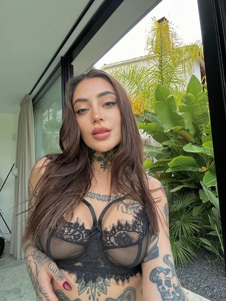 tabathalust OnlyFans femme fatale tattooed girl
