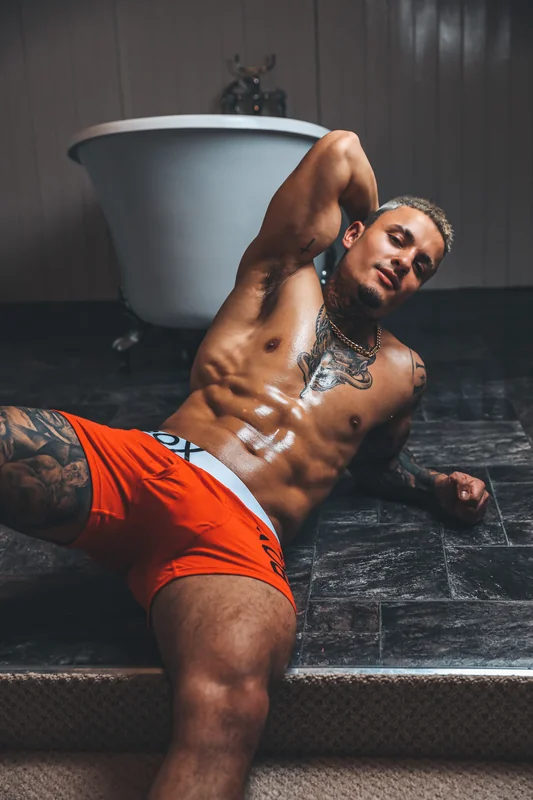 Tattooedtarzan OnlyFans British model with exclusive content.