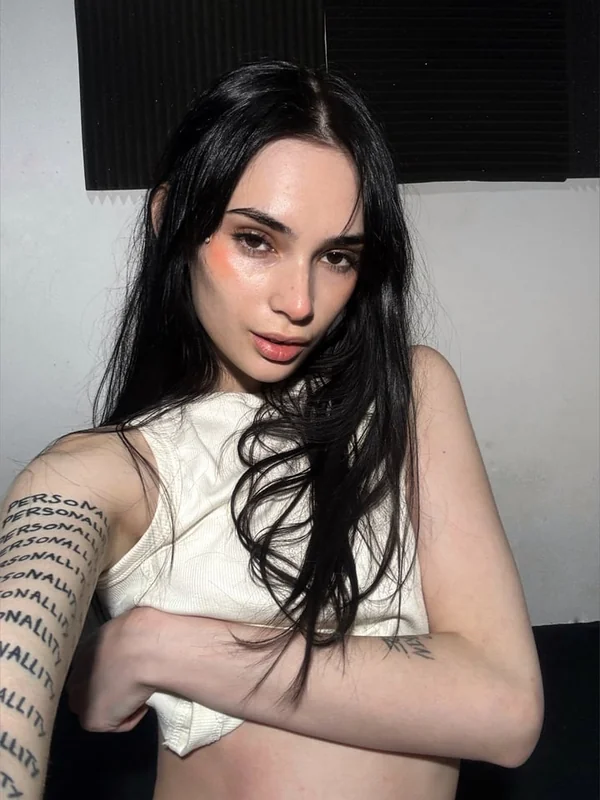 Taty ๐ค OnlyFans goth girl with black hair