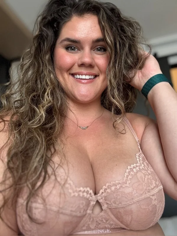 Hunnie_Bunns OnlyFans creator offering exclusive content.