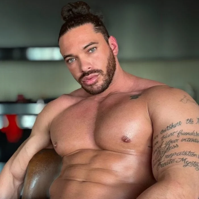 Techflexdylan on OnlyFans with athletic build