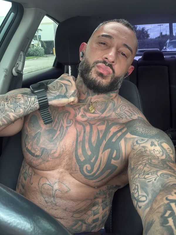 The Dro Show OnlyFans male performer with raw content
