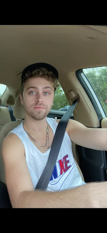 Thedustindaring OnlyFans profile with slim appearance
