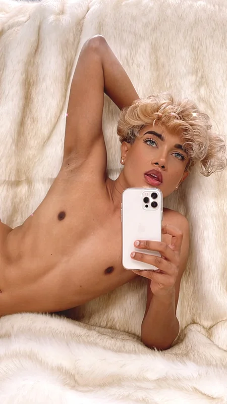 Skyler OnlyFans creator showcasing body