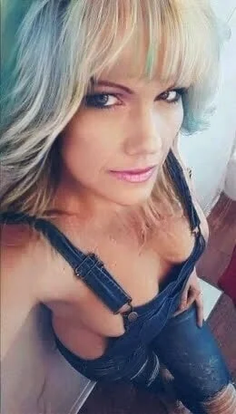 Dawn DeNuTss OnlyFans creator known for sensual body rubs.