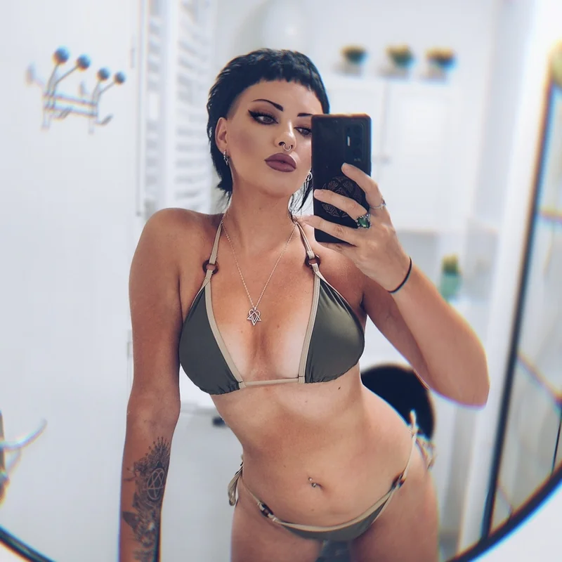 Theuglybird on OnlyFans showing exclusive content