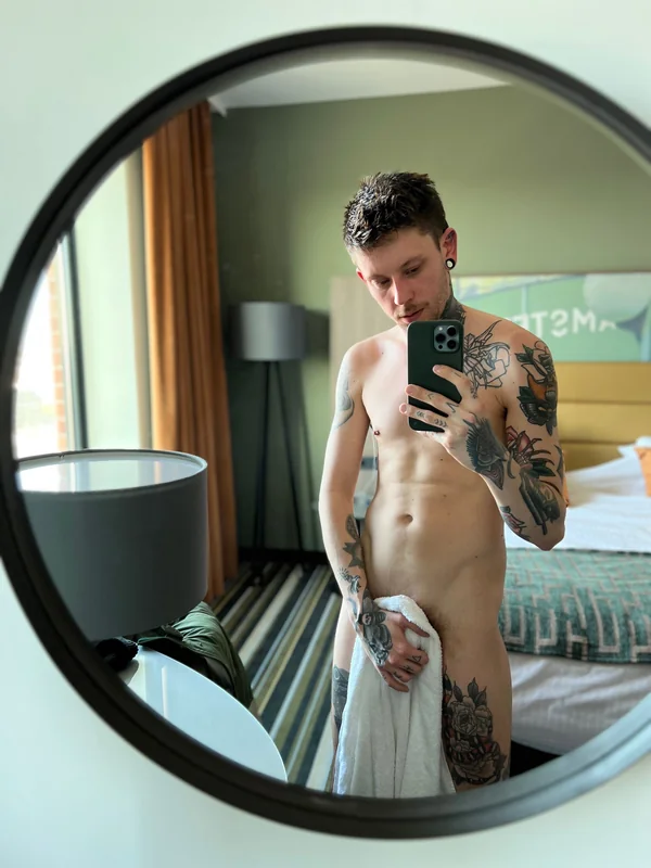 Thexaviersibley OnlyFans gamer with tattoos