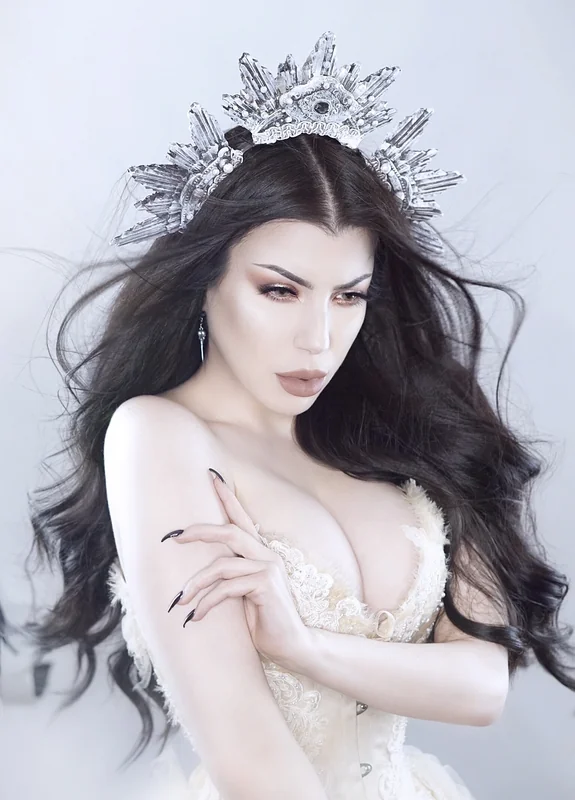 Threnody in Velvet OnlyFans model and photographer