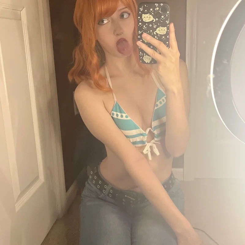 Tinyemogf OnlyFans tiny goth girlfriend