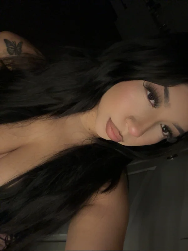 Tinyvel OnlyFans creator with engaging content
