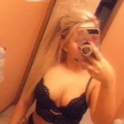 Tipryder OnlyFans blonde bombshell