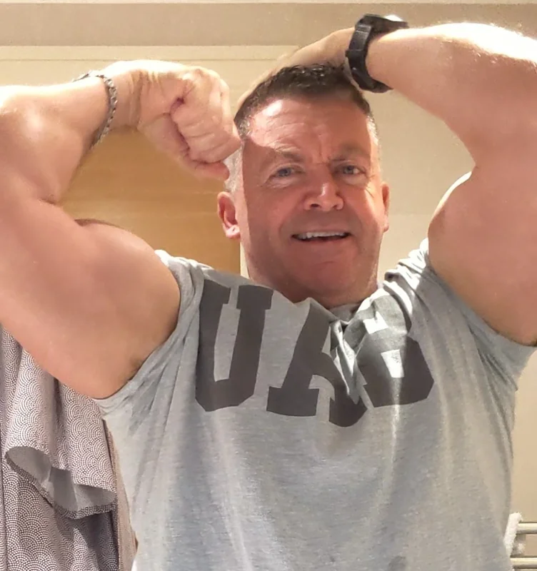 Tom Stone OnlyFans muscular dad