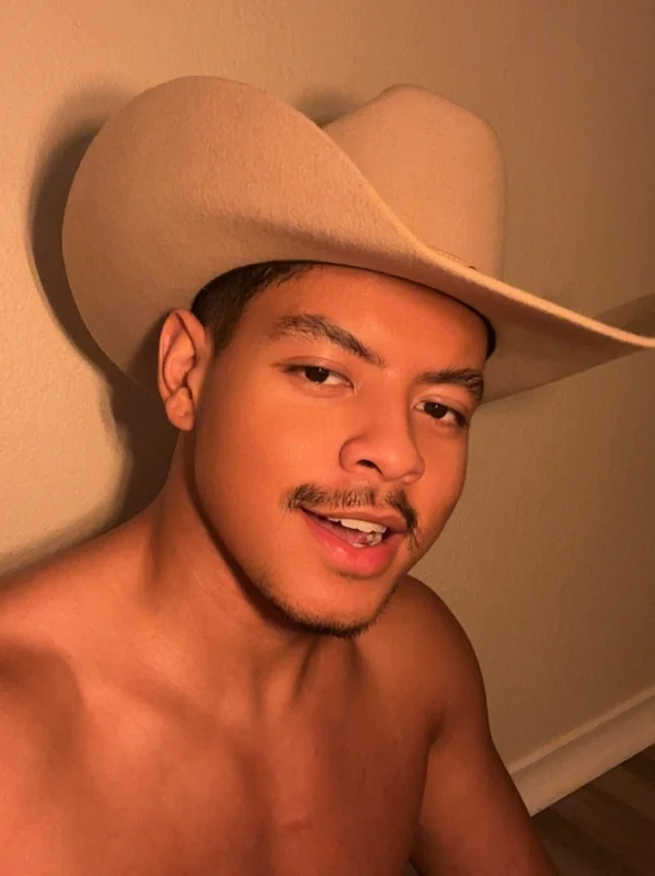 Dallas Bromo OnlyFans creator with engaging content