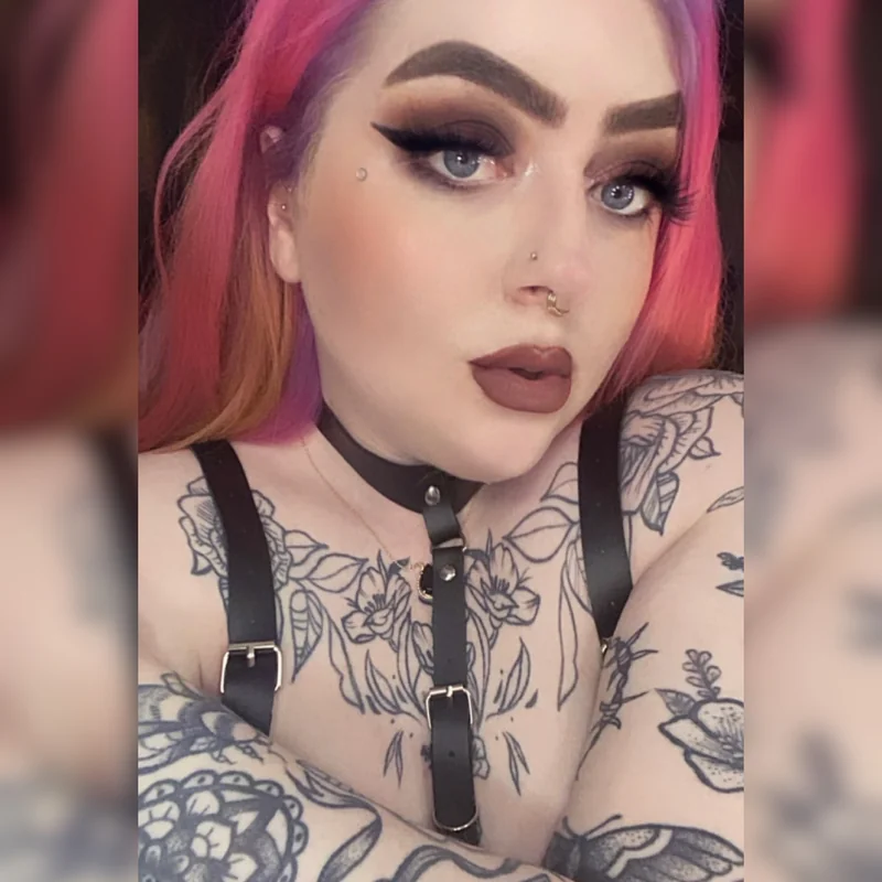 Toxicpeaches OnlyFans curvy tattooed creator