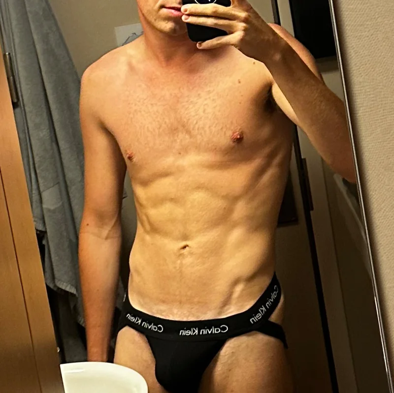 Twinkboyukxl OnlyFans creator with engaging content