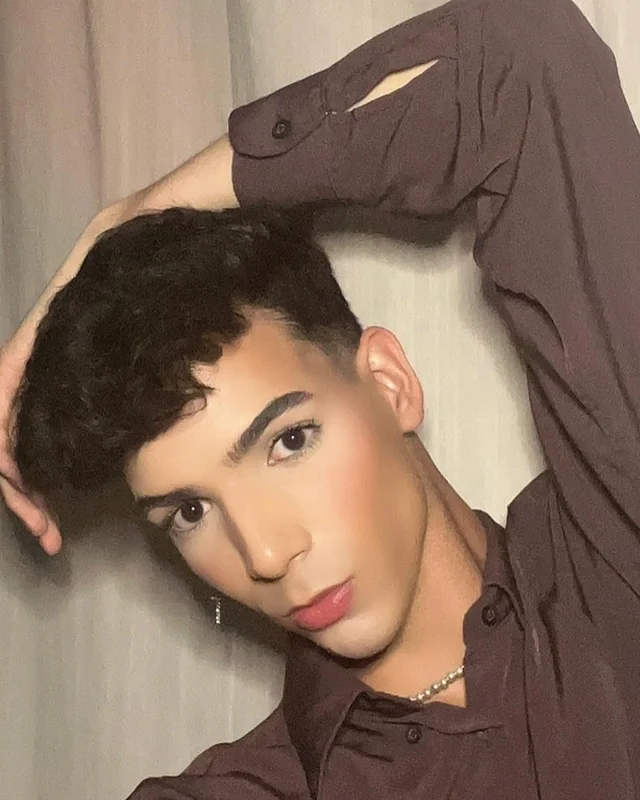 Twinkytall OnlyFans creator with engaging adult content