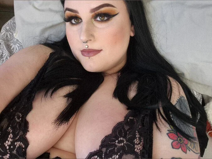 ♡ Baby ♡ OnlyFans creator plus size tattooed