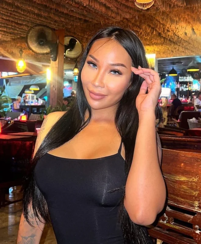 💕 𝒜𝓈𝒾𝒶𝓃 𝒫𝒶𝓇𝒶𝒹𝒾𝓈𝑒 💕 OnlyFans creator with silky black hair