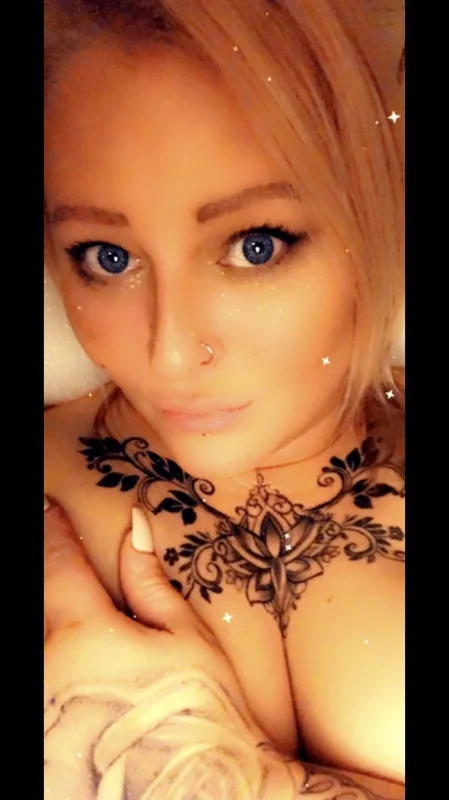 U163084994 OnlyFans creator with sexy piercings