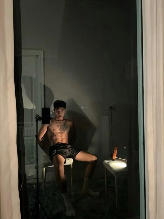 Benz OnlyFans creator from Bangkok with exclusive content